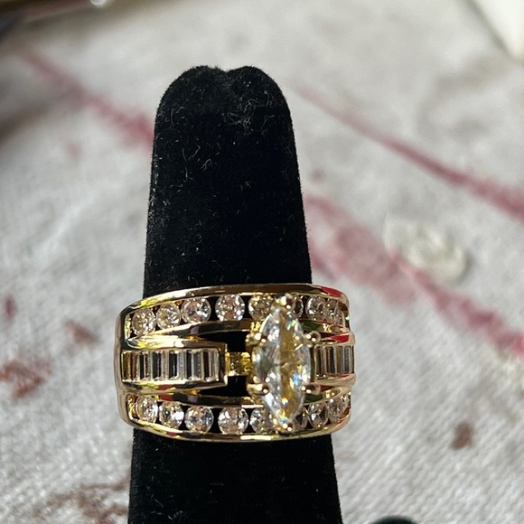 Fashion Jewelry Gold and Silver Art Deco Ring - Picture 13 of 13